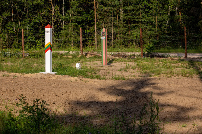 Vidmanto Balkūno / 15min nuotr./Lietuvos pasienis su Baltarusija ties Kalvių kaimu (Varėnos raj.) / 2021 07 27 