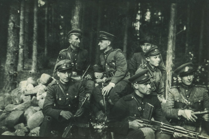 Okupacijos ir laisvės kovų muziejaus fondų nuotr./7 Lokio rinktinės partizanai. 1949 m. Ignalinos apylinkės.