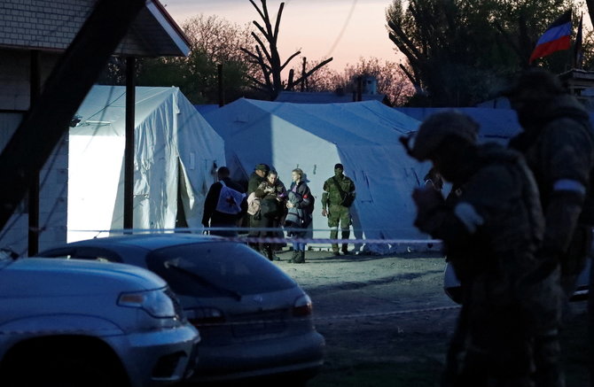 „Reuters“/„Scanpix“ nuotr./Laikina stovykla evakuotiems Mariupolio gyventojams