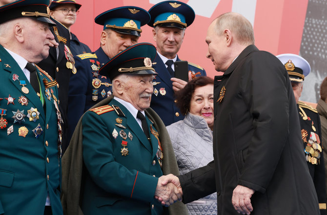 „Scanpix“/AP nuotr./Vladimiras Putinas per gegužės 9-osios paradą Maskvoje