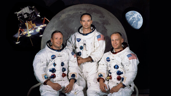 NASA nuotraukų montažas/Prieš 53-ejus metus žmonės išsilaipino Mėnulyje. Per vidurį – „Apollo 11“ pagrindinės įgulos nuotrauka. Iš kairės į dešinę – astronautai Neilas A.Armstrongas, vadas, Maiklas Kolinsas, vadavietės modulio pilotas, ir Edvinas E.Aldrinas jaunesnysis, Mėnulio modulio pilotas.