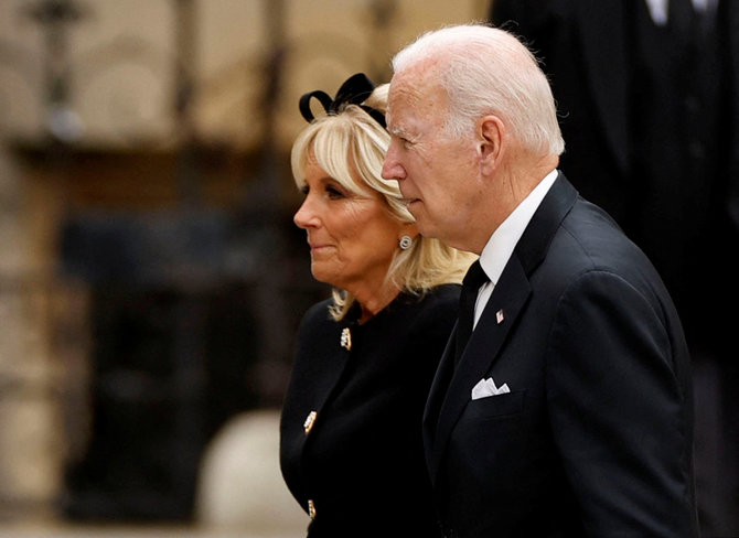 „Scanpix“ nuotr./JAV prezidentas Joe Bidenas su žmona Jill Biden