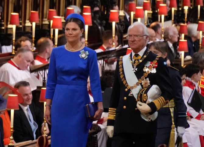 „Reuters“/„Scanpix“ nuotr./Svečiai renkasi į Karolio III karūnavimo ceremoniją: Švedijos princesė Viktorija ir Švedijos karalius Karlas XVI Gustavas