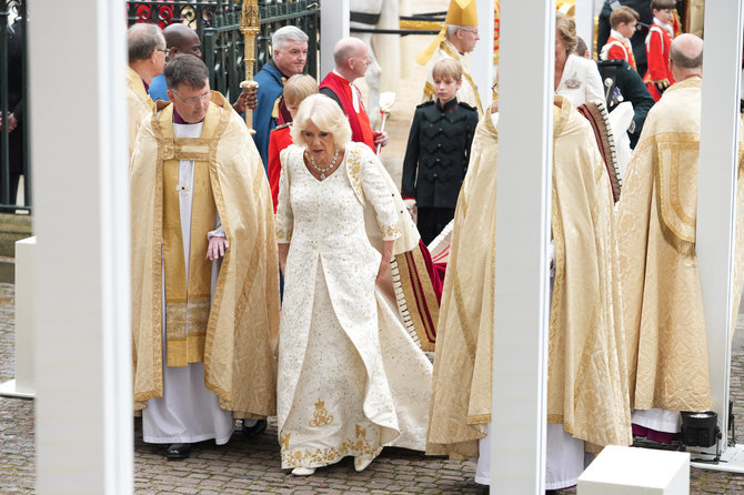 „Reuters“/„Scanpix“ nuotr./Karaliaus Karolio III karūnacija Vestminsterio abatijoje: karalienė Kamila