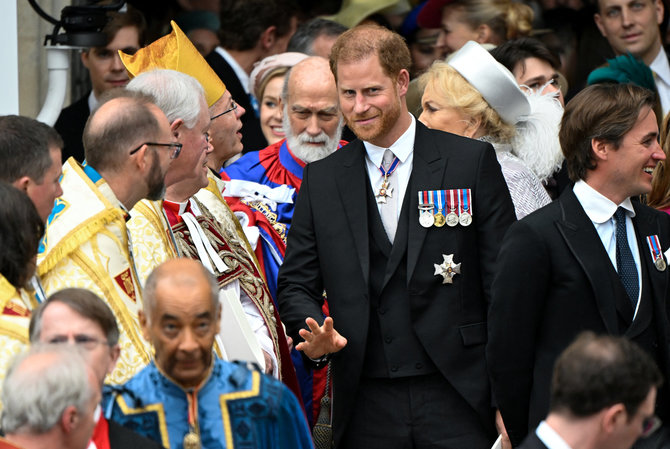 „Reuters“/„Scanpix“ nuotr./Karaliaus Karolio III karūnacija: princas Harry