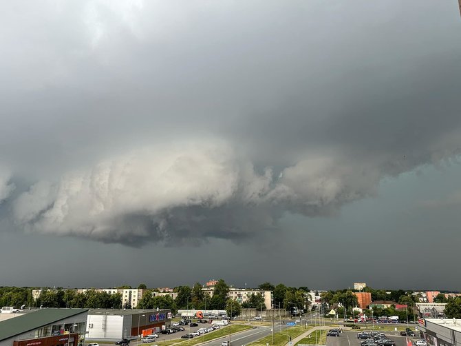 Daivos Proščepenkienės nuotr./Audros debesys Radviliškyje