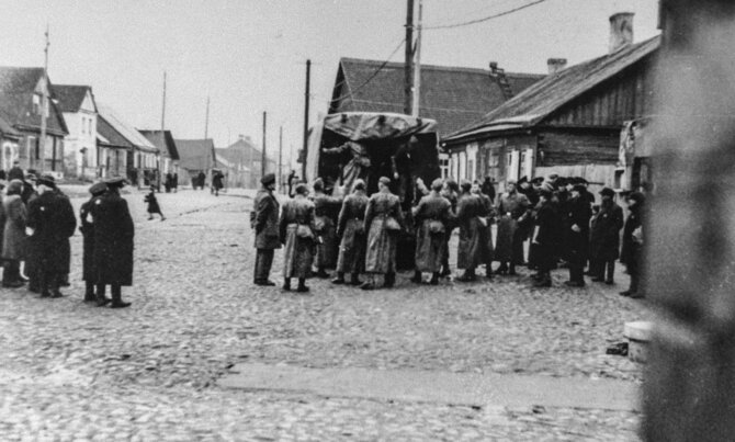 George Kadish/JAV Holokausto memorialinio muziejaus nuotr./Vokiečių kareiviai ruošiasi reidui Kauno gete