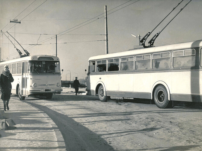 Lietuvos istorijos instituto/Rankraščių skyriaus nuotr./Į gatves išriedėjo nauji troleibusai, 1966 m., fotografas Michailas Ogajus, Lietuvos istorijos instituto Rankraščių skyrius