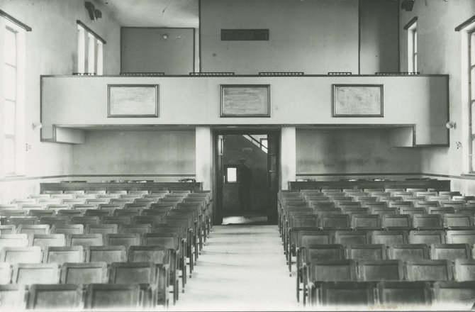 Lietuvos Teatro, muzikos ir kino muziejaus nuotr./Skuodo kino teatro „Kapri“, salė, 1942 