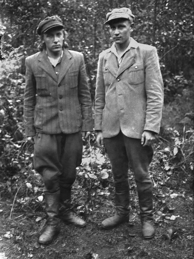 Okupacijų ir laisvės kovų muziejaus fondų nuotr./Broliai partizanai – Jonas Juospaitis-Aficierius (1924–1948) ir Bronislovas Juospaitis-Direktorius (1925–2021)