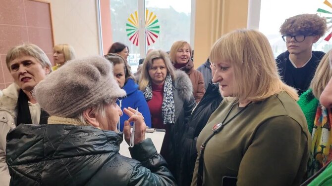 „Alytaus gido“ nuotr./Alytaus pedagogai kyla į akciją dėl atleistos etikos mokytojos