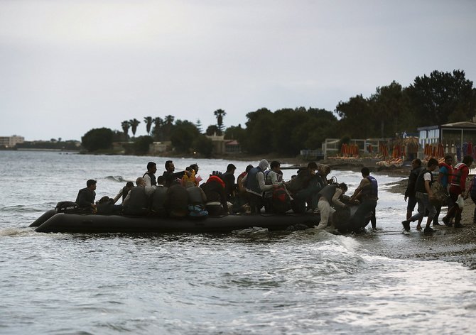 „Reuters“/„Scanpix“ nuotr./Graikijos Koso saloje išsilaipinę pabėgeliai iš Afganistano ir Sirijos