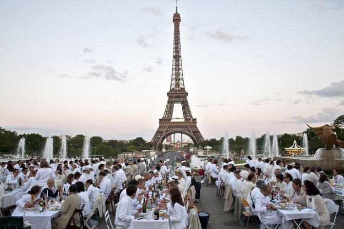 „Scanpix“/AP nuotr./„Diner en Blanc“ – vakarienė baltai