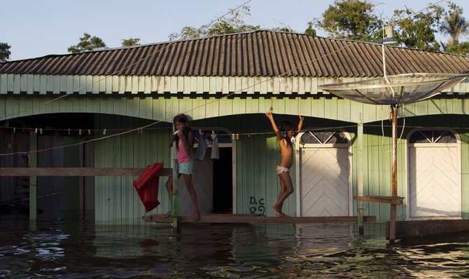 „Reuters“/„Scanpix“ nuotr./Amazonės upės potvynis Brazilijoje