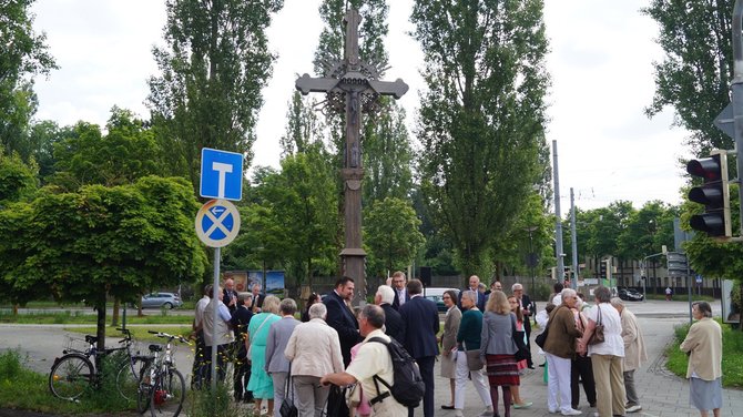 URM nuotr./Restauruotas lietuvių pabėgėlių kryžius Augsburge