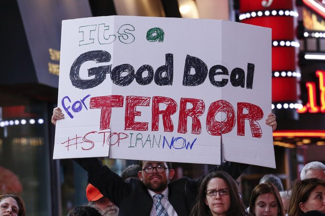 AFP/„Scanpix“ nuotr./Niujorke 10 tūkst. protestuotojų pasisakė prieš sankcijų panaikinimą Iranui