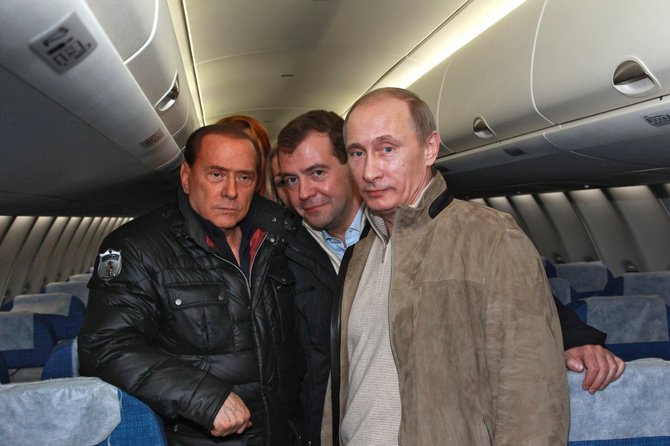 „Scanpix“/„RIA Novosti“ nuotr./V. Putinas ir S. Berlusconi