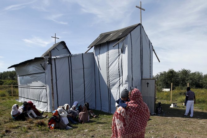 „Reuters“/„Scanpix“ nuotr./Krikščionių bažnyčia migrantų stovykloje Kalė mieste Prancūzijoje