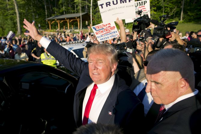 „Reuters“/„Scanpix“ nuotr./Donaldą Trumpą palaikantys amerikiečiai