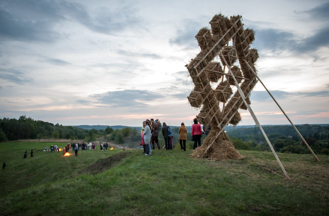 Astos Sabonytės nuotr./Baltų vienybės ugnies sąšauka prie Maisiejūnų piliakalnio