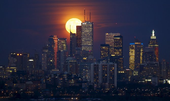 „Reuters“/„Scanpix“ nuotr./Nuostabi pilnatis Toronte