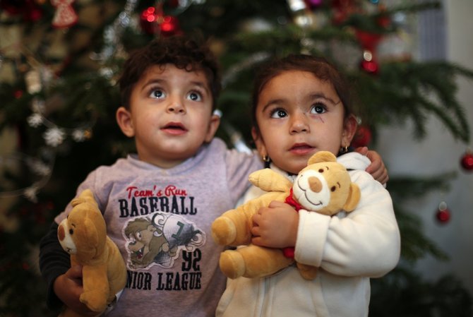 „Reuters“/„Scanpix“ nuotr./Pabėgėlių vaikai švenčia Kalėdas
