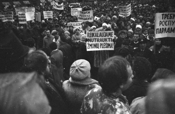 LRS archyvo/Alfredo Girdziušo nuotr./„Jedinstvo“ mitingas 1991 metais sausio 8 dieną
