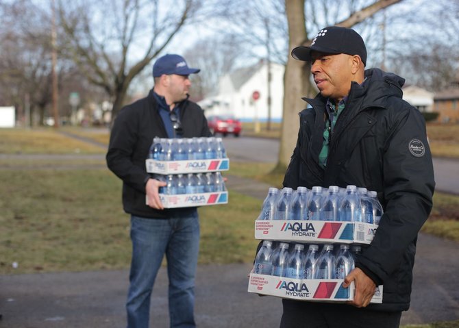 „Scanpix“/AP nuotr./Flinto mieste gyventojai kelis mėnesius gyveno su švinu užterštu vandentiekio vandeniu
