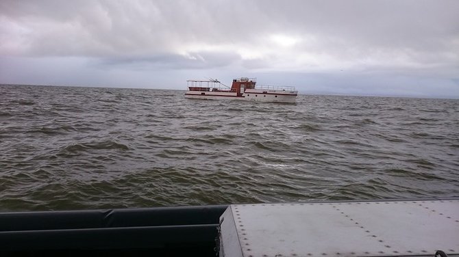 VSAT nuotr./Tuščias dreifuojantis laivas, kuris Kuršių mariose kirto sieną iš Rusijos