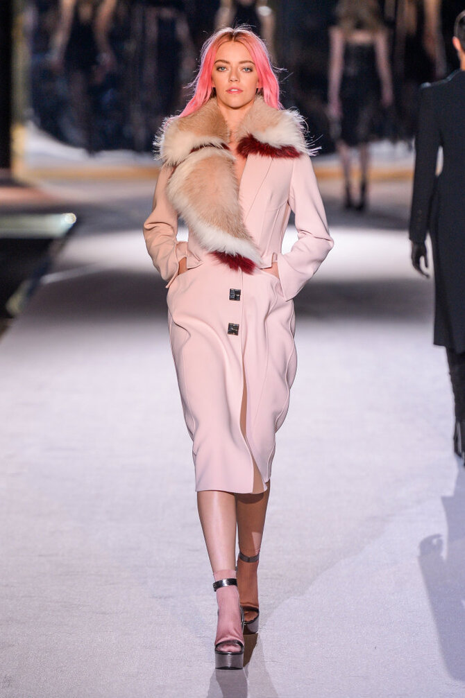 Vida Press nuotr./„Ermanno Scervino“ 2016 m. rudens-žiemos kolekcijos modelis