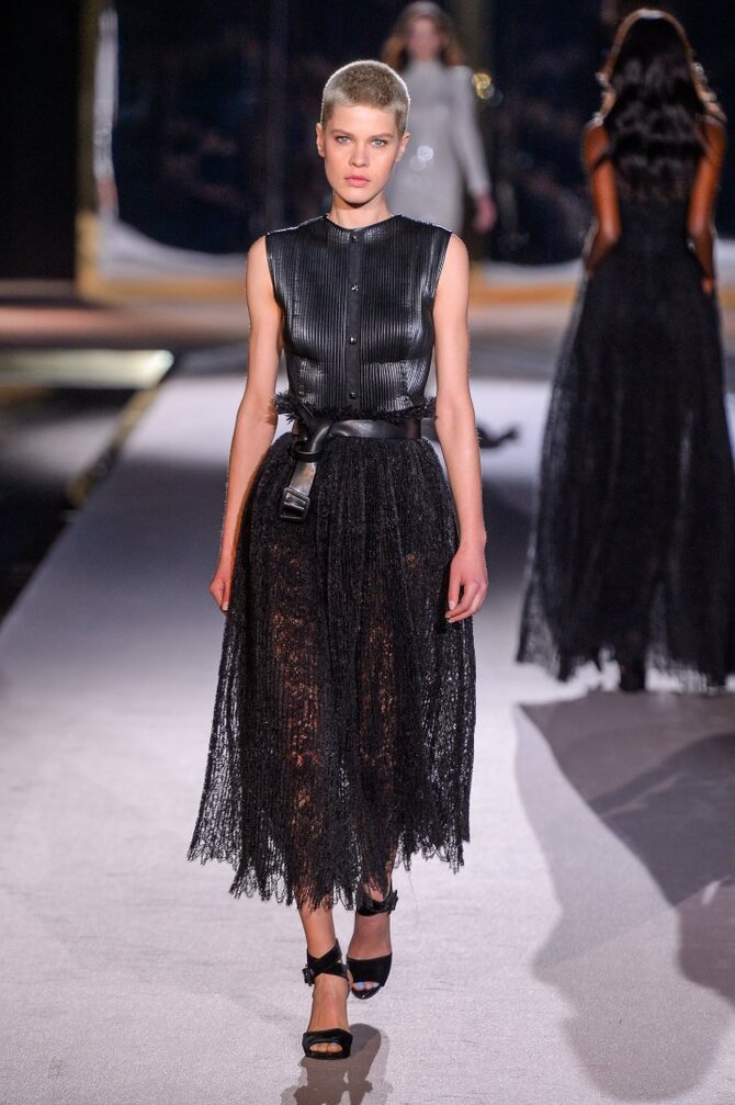Vida Press nuotr./„Ermanno Scervino“ 2016 m. rudens-žiemos kolekcijos modelis
