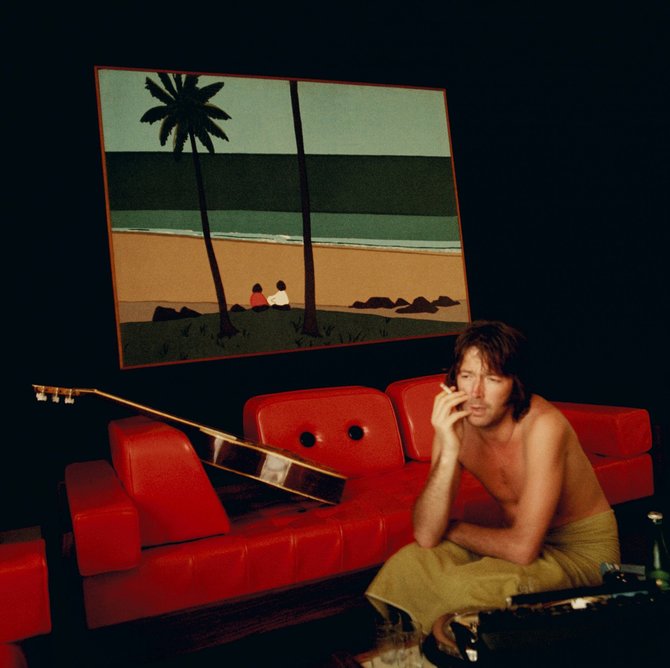 „Scanpix“/„Caters News Agency“ nuotr./Ericas Claptonas savo viešbučio kambaryje (1974 m.)