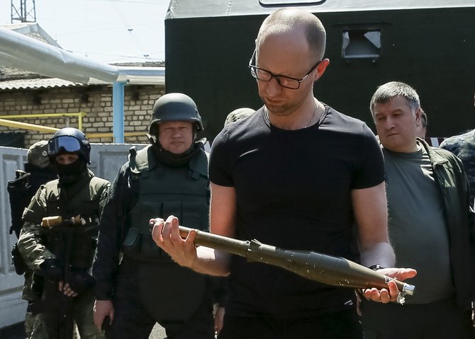 „Reuters“/„Scanpix“ nuotr./Ukrainos premjeras Arsenijus Jaceniukas traukiasi iš pareigų