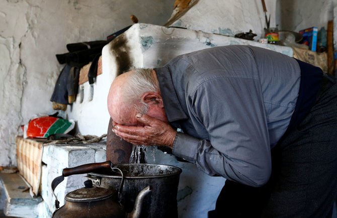 „Reuters“/„Scanpix“ nuotr./Černobylio uždraustoje zonoje likęs gyventi 90-metis Ivanas