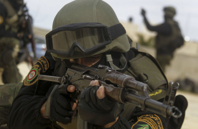 „Scanpix“/„SIPA“ nuotr./Palestinos nacionalinės saugumo pajėgos pratybų metu