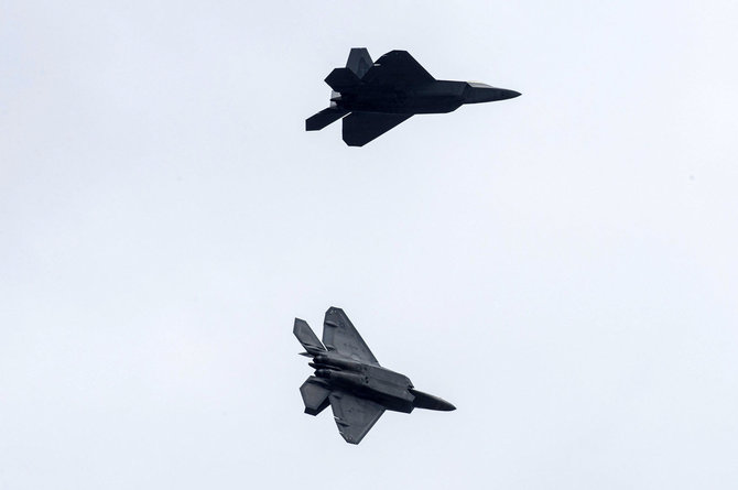Alfredo Pliadžio nuotr./JAV naikintuvai „F-22 Raptor“