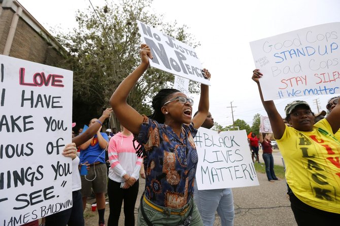„Reuters“/„Scanpix“ nuotr./Protestai JAV dėl policijos smurto prieš juodaodžius
