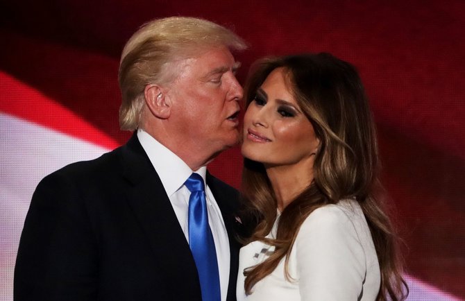 AFP/„Scanpix“ nuotr./JAV respublikonų suvažiavime Trumpas pristatė savo žmoną Melanią