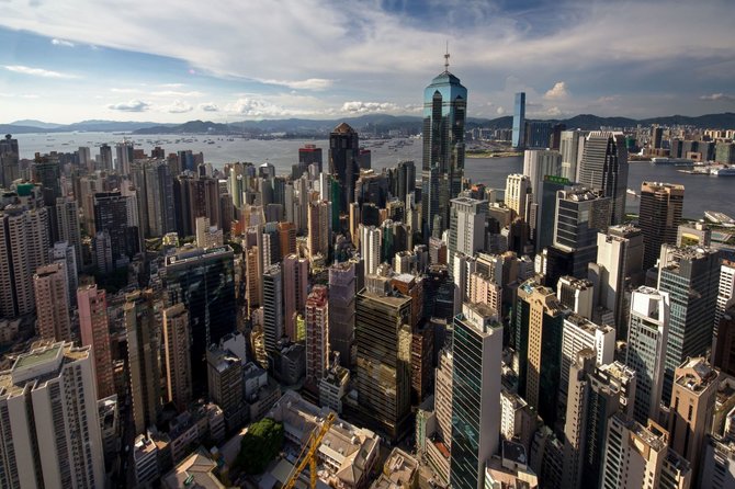 „Scanpix“/„Caters News Agency“ nuotr./Ekstremalios asmenukės Honkongo dangoraižių viršūnėse