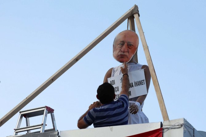 „Scanpix“/AP nuotr./Demonstracija prieš Fethullah Guleną Turkijoje