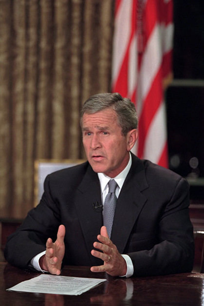 JAV nacionalinio archyvo nuotr./JAV prezidentas George'as Bushas 2001 rugsėjo 11-ąją