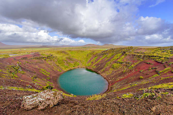 Vida Press nuotr./Ryškiai raudonas Kerido krateris Islandijoje
