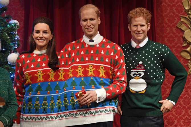 „Scanpix“/„PA Wire“/„Press Association Images“ nuotr./„Madame Tussauds“ muziejus britų karališkąją šeimą aprengė kalėdiniais megztiniais