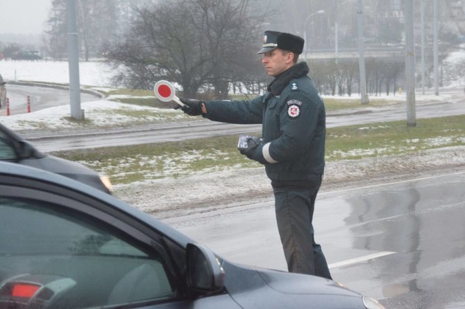 Po White nuotr./Tarptautinės Antikorupcijos dienos išvakarėse Vilniuje surengta akcija „Kyšis išpurvina“