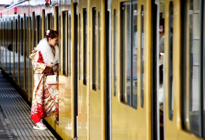 „Reuters“/„Scanpix“ nuotr./Pilnametystės sulaukusių japonų šventė Tokijuje