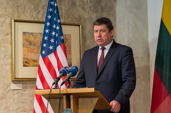 Alfredo Pliadžio nuotr./Lietuva ir JAV pasirašė sutartį dėl amerikiečių karių statuso