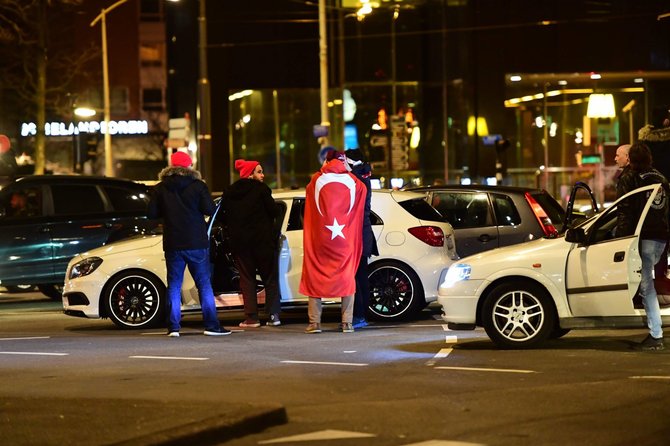 AFP/„Scanpix“ nuotr./Policija vaikė protestuotojus