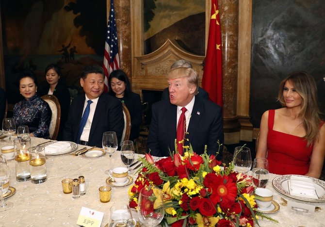 „Scanpix“/AP nuotr./Donaldo Trumpo ir Xi Jinpingo susitikimas