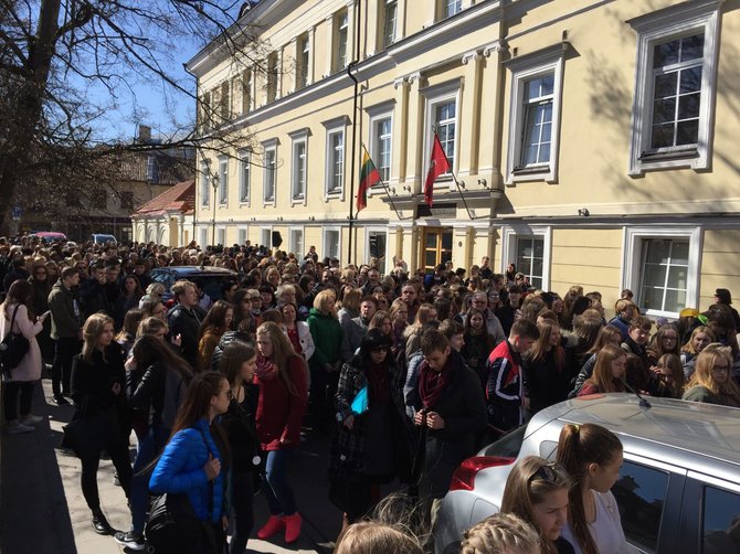 Irmanto Gelūno / 15min nuotr./Vilniuje – protesto akcija dėl ketinimų ilginti mokslo metus