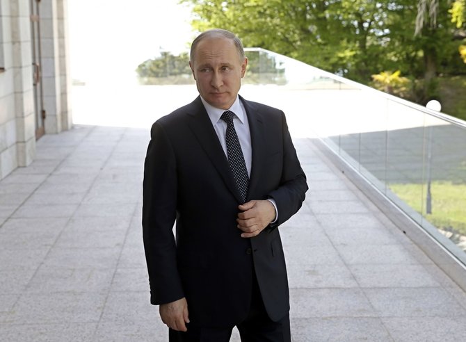 „Scanpix“/AP nuotr./Angelos Merkel ir Vladimiro Putino susitikimas Sočyje